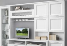 Soggiorno bianco con ante e vetrine “Pamela” di Mondo Convenienza Soggiorno bianco Mondo Convenienza Pamela