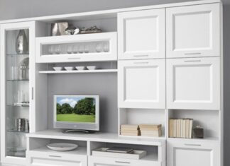 Soggiorno bianco con ante e vetrine “Pamela” di Mondo Convenienza Soggiorno bianco Mondo Convenienza Pamela