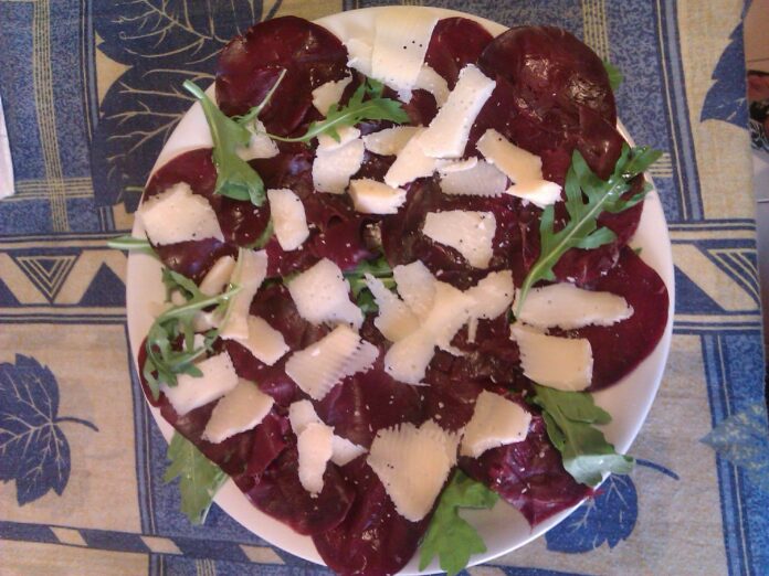 Bresaola con rughetta e parmigiano