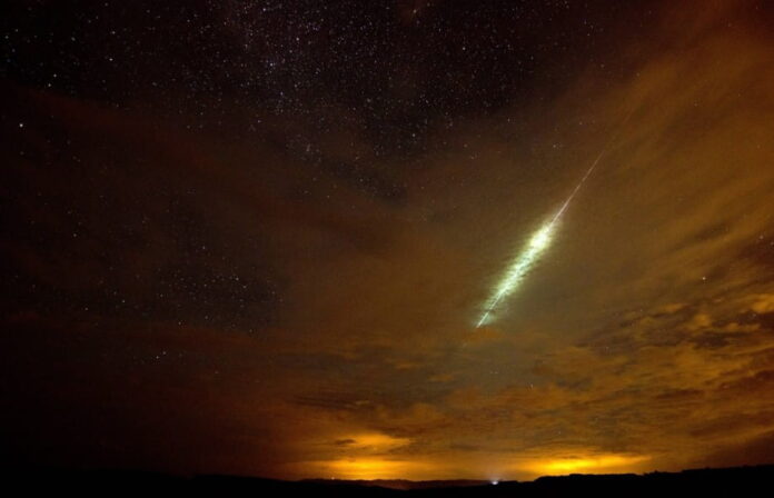 Meteoriti e asteroidi: origini e rischi di piogge Meteoriti e asteroidi stelle cadenti
