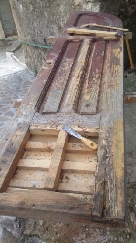 Come ristrutturare un vecchio portone di legno