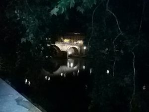 Roma l'estate romana sul Tevere: musica, bancarelle, giochi e food insieme a tanta suggestiva bellezza