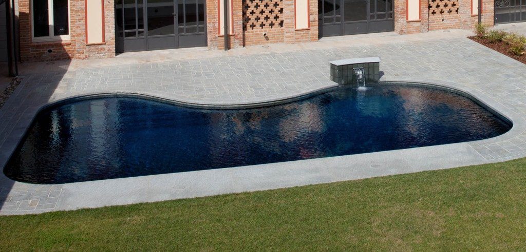  piscina dal design curato 