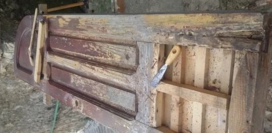 ristrutturare un vecchio portone di legno