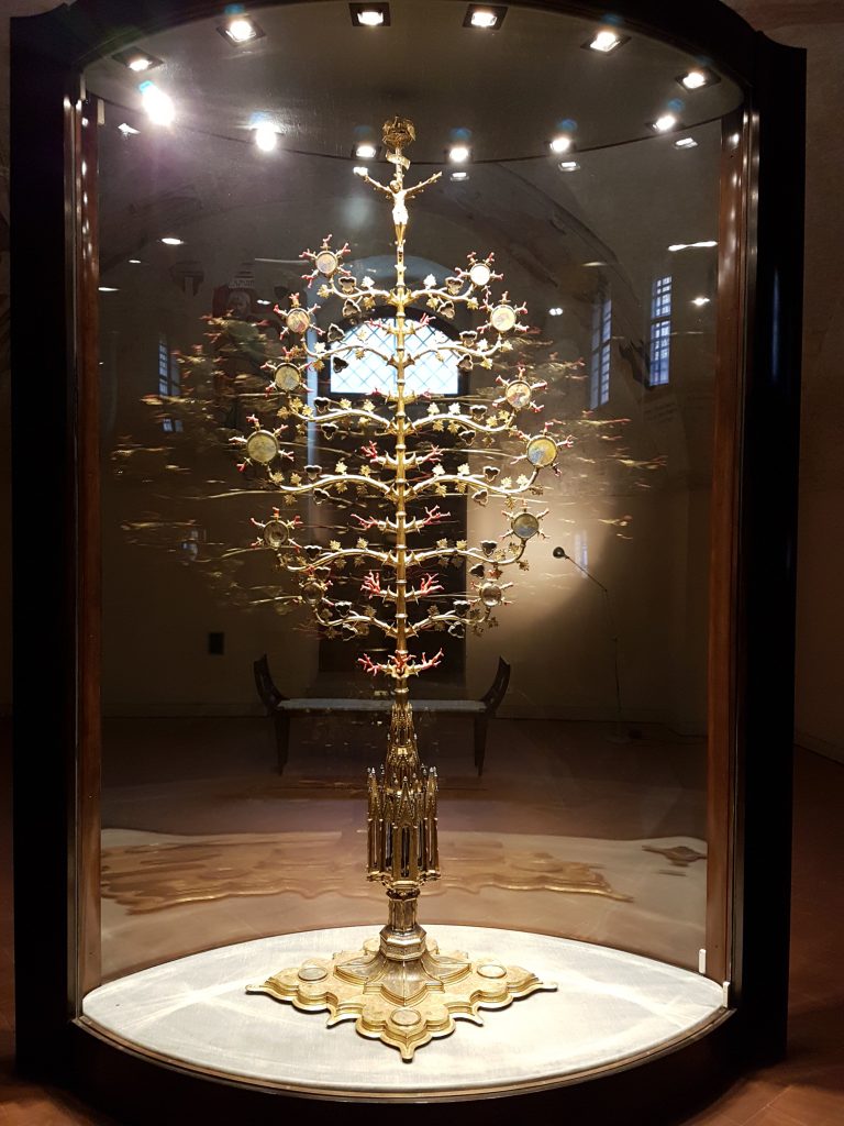Albero d'oro Lucignano reliquario