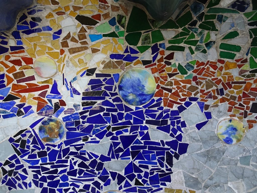 Vetro utilizzato a pezzi come mosaico 