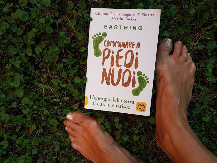 Libro: Camminare a piedi nudi, come l'energia della terra cura e guarisce