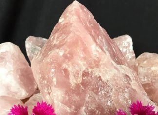 Cristalli rosa e pietre proprietà ed utilizzo: quarzo rosa Quarzo rosa utilizzo