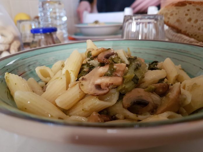 Pasta ai funghi e broccoletti: penne ortolane