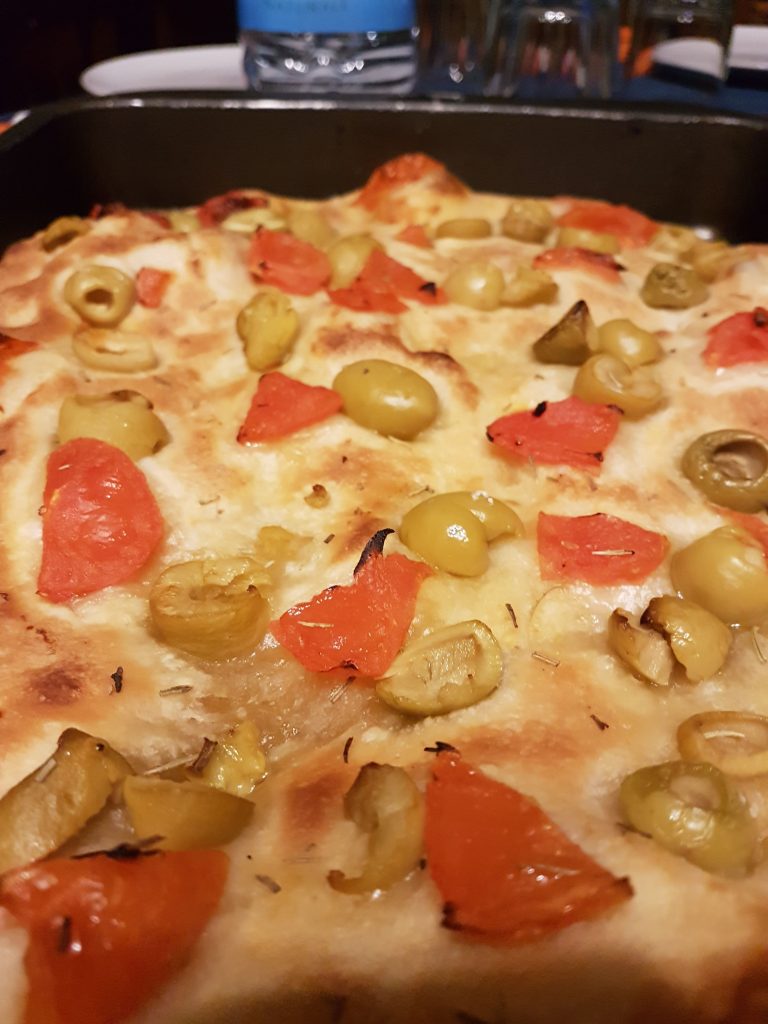 Pizza focaccia grande