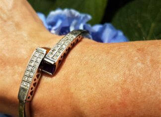 Programmare i cristalli di gioielli in oro argento e pietre Programmare i cristalli di gioielli in oro argento e pietre