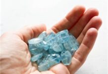 Cristalli e proprietà: Acquamarina utilizzo cristallo azzurro Cristalli e proprietà: Acquamarina utilizzo cristallo azzurro