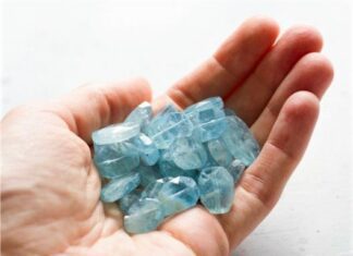 Cristalli e proprietà: Acquamarina utilizzo cristallo azzurro Cristalli e proprietà: Acquamarina utilizzo cristallo azzurro