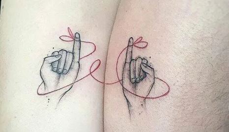 Piccolo tatuaggi significativo coppia con laccio