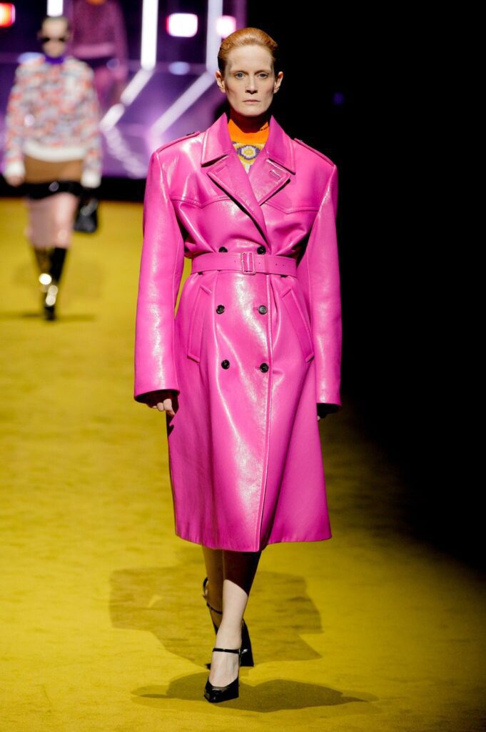 Cappotto donna modello trench colore fucsia di Prada