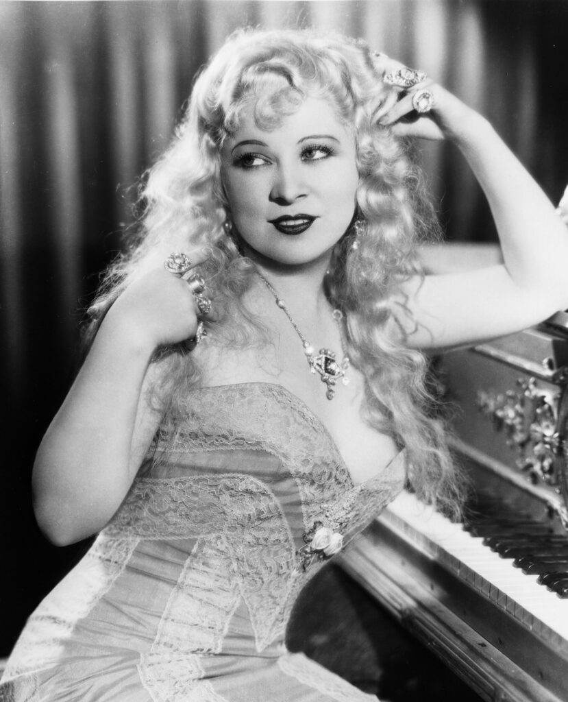 Icone di stile anni 30: make up e capelli - Mae West