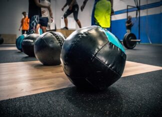Med Ball: guida completa all’attrezzo per allenare tutto il corpo Med Ball cos'è