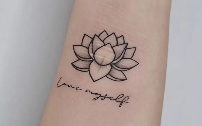 Tatuaggio donna fiore di loto braccio