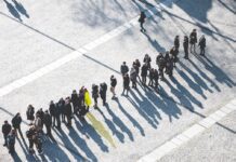 Sognare di fare una fila infinita significato, simboli e numeri da giocare