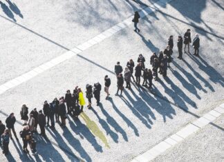 Sognare di fare una fila infinita significato, simboli e numeri da giocare