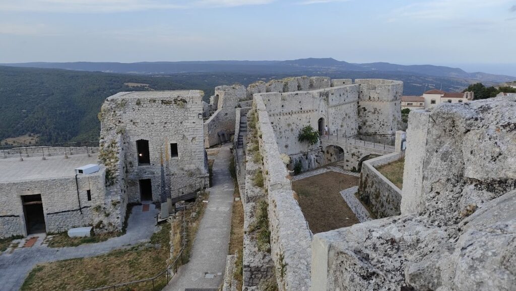 Castello Monte Sant'Angelo Normanno, Angioino, Aragonese