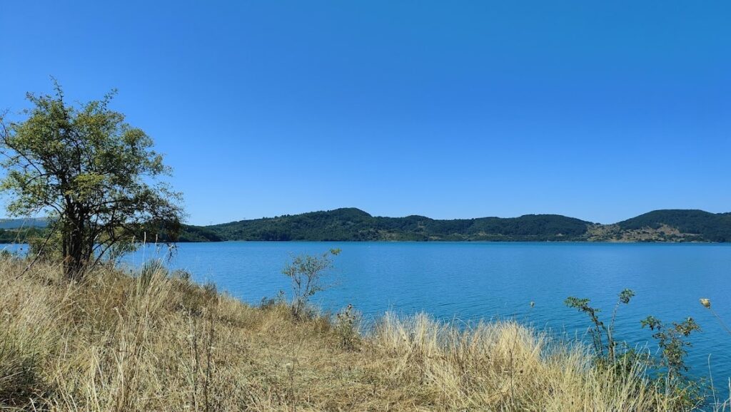 Vacanze al lago i laghi balneabili più belli del centro sud d'Italia