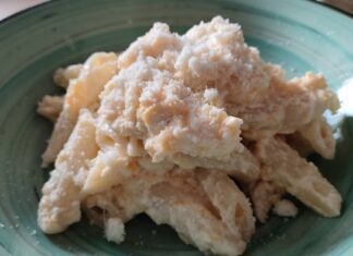 Pasta cremosa con ricotta e zucca primo piatto in bianco