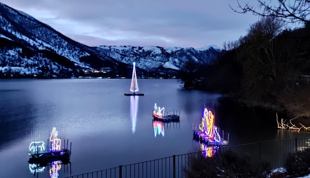 Lago di Scanno albero di natale e natività