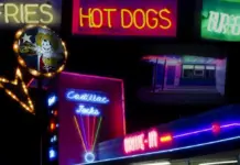 Vantaggi e impatto delle insegne a LED nell’architettura urbana Vantaggi e impatto delle insegne a LED nell'architettura urbana