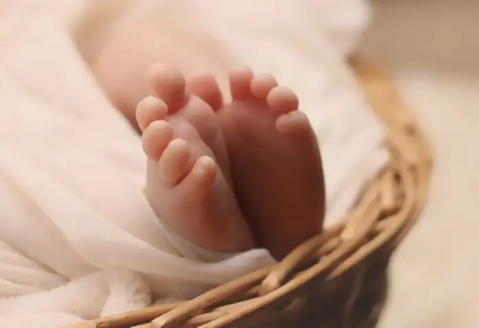 Sognare la nascita di un bambino maschio da dei parenti significato e numeri