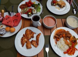 Come organizzare una cena poco impegnativa Come organizzare una cena poco impegnativa