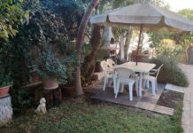 Come allestire una pedana sul prato per la zona pranzo Come allestire una pedana sul prato per la zona pranzo