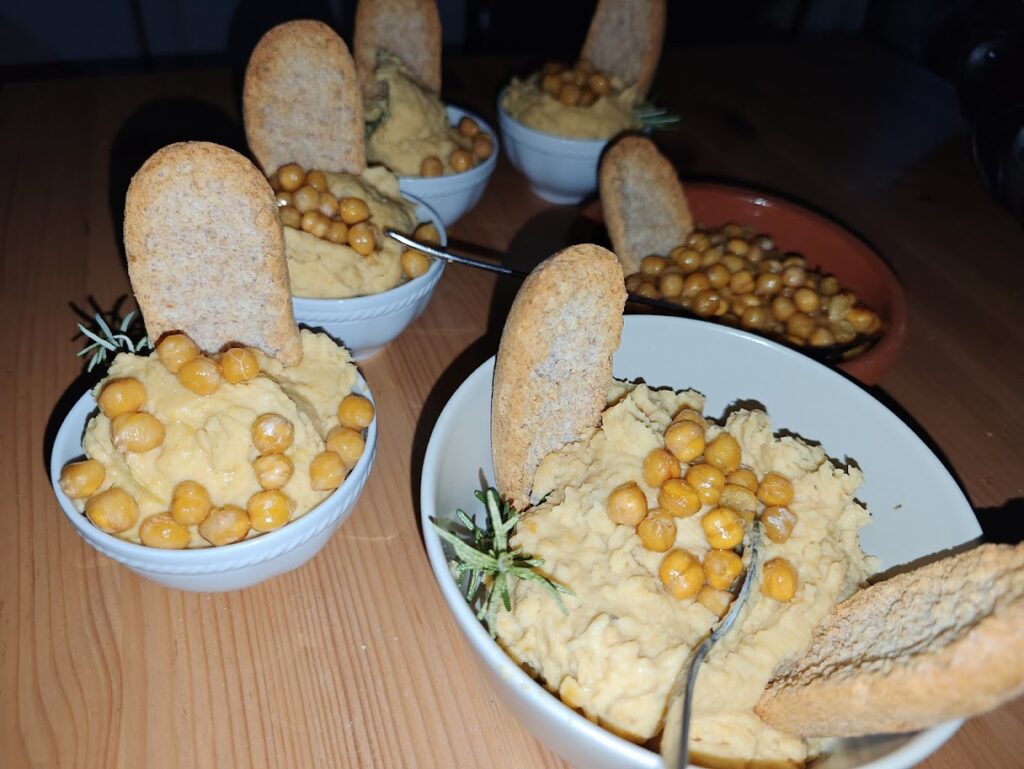 Crostini con vellutata di ceci