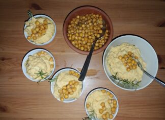 Vellutata di ceci con crostini Vellutata di ceci con crostini