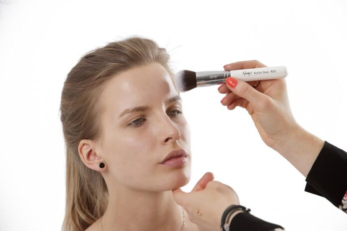 Makeup più armonioso con il giusto contouring