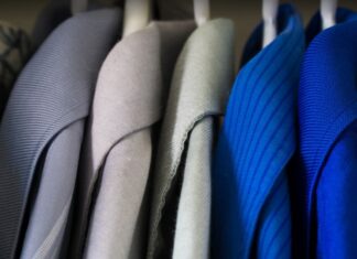 Sognare di riordinare vestiti nell’armadio o cercare vestiti: simbolismo e numeri da giocare Sognare di riordinare vestiti nell'armadio o cercare vestiti: simbolismo e numeri da giocare