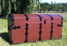 Il Baule e la sua storia: da armadio a valigia da viaggio, fino a complemento d’arredo Il Baule e la sua storia: da armadio a valigia da viaggio, fino a complemento d'arredo