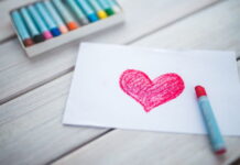 Dare ordine al cuore con arte: Giornata Mondiale della Logica tra sogni, danza, shabby e reborn Dare ordine al cuore con arte: cuore e pastelli