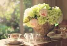 Fiori nel bagno Shabby Chic: il tocco romantico che trasforma il tuo bagno Fiori bagno shabby ortensie e peonie