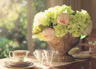 Fiori nel bagno Shabby Chic: il tocco romantico che trasforma il tuo bagno Fiori bagno shabby ortensie e peonie