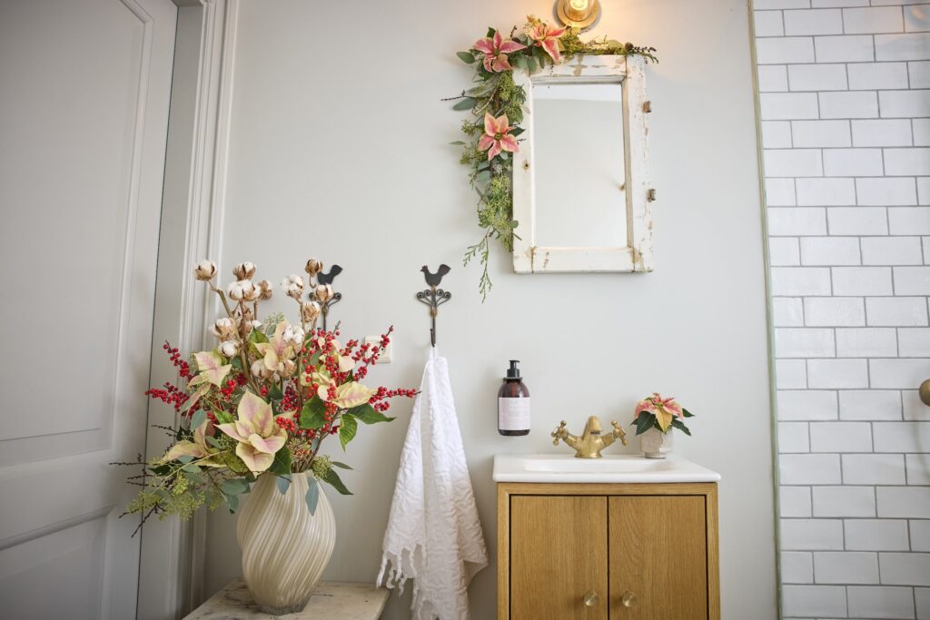 Fiori nel bagno Shabby Chic: il tocco romantico che trasforma il tuo bagno