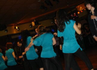 Ballo caraibico dopo i 40 anni: Perché iniziare e che scarpe scegliere, i consigli dell’insegnante Gruppo di ballo caraibico