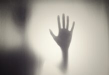 Sognare di sentirsi in pericolo: tra vulnerabilità e minaccia cosa rivela il tuo inconscio? Ombra nel buio