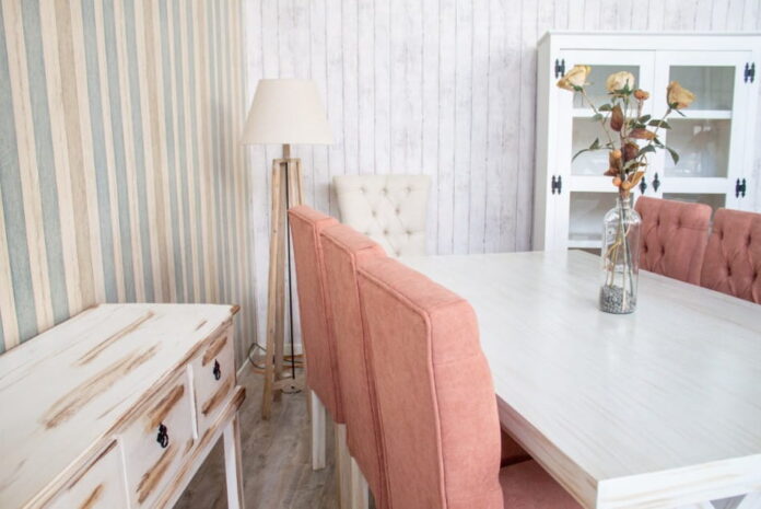Soggiorno e tavolo shabby chic