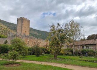 Roma gite fuori porta 3 borghi poco conosciuti da visitare in primavera Borghi nel Lazio Ninfa Doganella