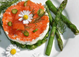 Carciofi e asparagi le mie 4 ricette veloci per portare la primavera in tavola Tortino di asparagi e salmone